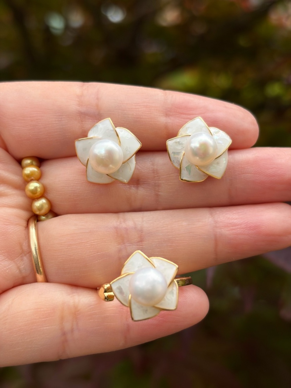 Natural Freshwater Pearl Flower Stud Earrings &Ring Set in White and Gold plated